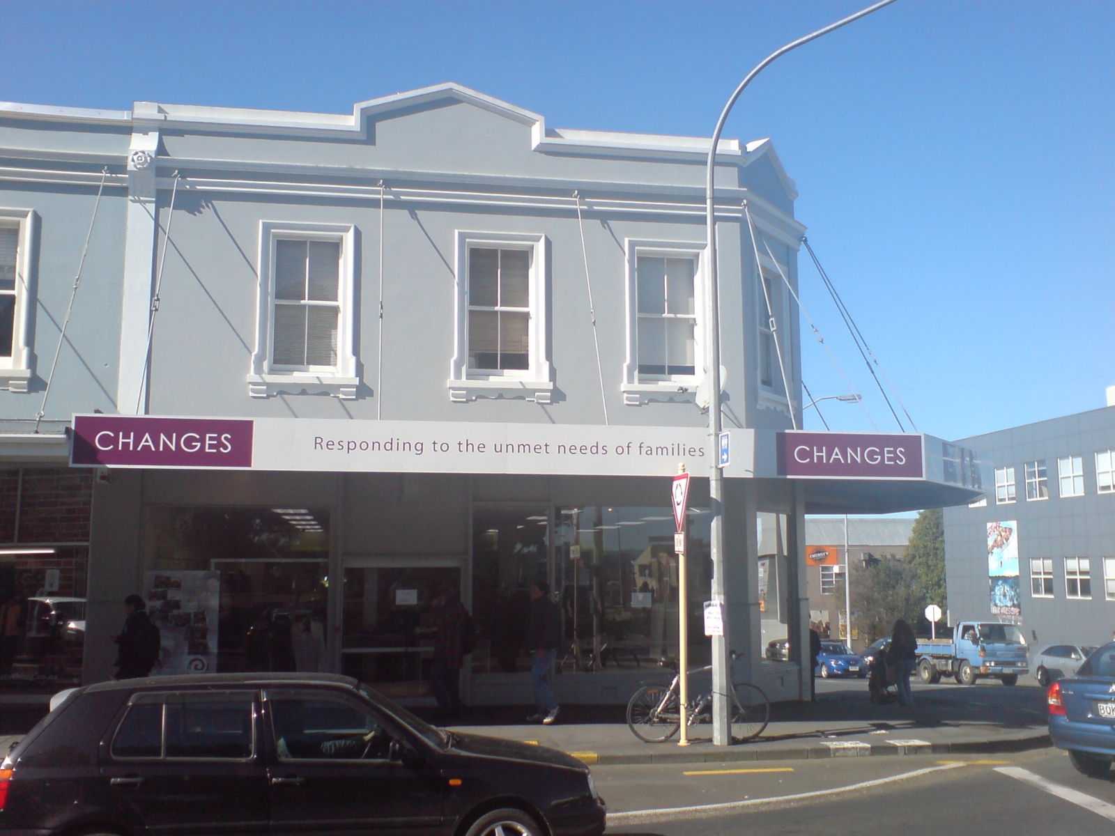 奥克兰 Onehunga Mall 沿街的二手慈善店